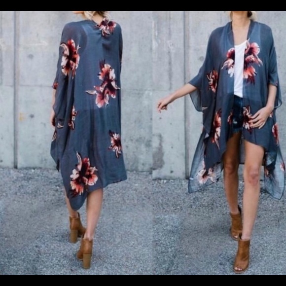Accessories - Floral Wrap Charcoal color